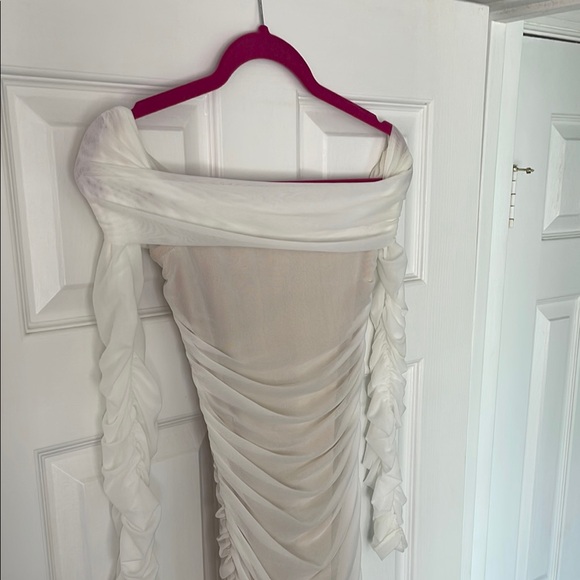 Elegant White Off-Shoulder Dress - Picture 5 of 5